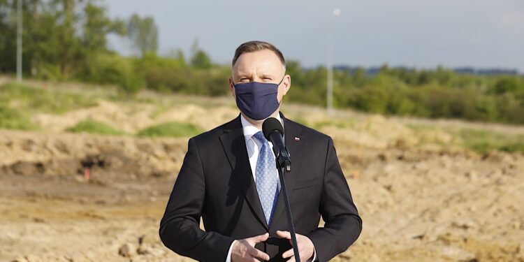 27.05.2020. Grzybów. Wizyta prezydenta Andrzeja Dudy. Na zdjęciu: prezydent Andrzej Duda / Jarosław Kubalski / Radio Kielce