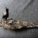 Sielpia. Znaleziska stowarzyszenia historycznego "Pasja”.Zamek karabinu - zdjęcie tyłu przed konserwacją / Stowarzyszenie historyczne "Pasja"