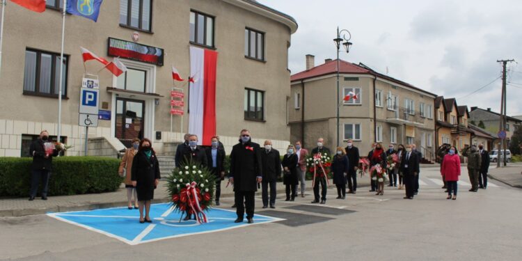 03.05.2020. Pińczów. Obchody rocznicy uchwalenia Konstytucji 3 Maja / Marta Gajda / Radio Kielce