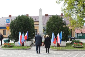 03.05.2020. Pińczów. Obchody rocznicy uchwalenia Konstytucji 3 Maja / Marta Gajda / Radio Kielce