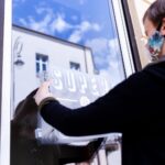 29.05.2020 Kielce. Naklejki przygotowane przez pracowników Instytutu Dizajnu w Kielcach / Paula Dulnik