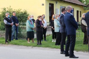 18.05.2020. Podgaje. Litania loretańska oraz Apel Maryjny przy figurce Matki Bożej Niepokalanie Poczętej / Marta Gajda / Radio Kielce