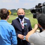 19.05.2020. Otwarcie dróg  powiatowych w gminach Raków, Chmielnik i Pierzchnica. Na zdjęciu: Mariusz Ściana - członek zarządu powiatu / Starostwo Powiatowe w Kielcach