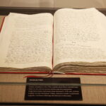 30.04.2019 Warszawa. Pałac Prezydencki. Sala Chorągwiana, gdzie znajdują się repliki polskich chorągwi z różnych okresów historycznych, a także kopie Konstytucji 3 Maja i Konstytucji dla Europy Wojciecha Jastrzębowskiego z 1831. Kopia Konstytucji 3 Maja / Jarosław Kubalski / Radio Kielce