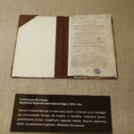 30.04.2019 Warszawa. Pałac Prezydencki. Sala Chorągwiana, gdzie znajdują się repliki polskich chorągwi z różnych okresów historycznych, a także kopie Konstytucji 3 Maja i Konstytucji dla Europy Wojciecha Jastrzębowskiego z 1831. Kopia Konstytucji dla Europy / Jarosław Kubalski / Radio Kielce