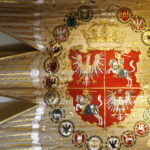 30.04.2019 Warszawa. Pałac Prezydencki. Sala Chorągwiana, gdzie znajdują się repliki polskich chorągwi z różnych okresów historycznych, a także kopie Konstytucji 3 Maja i Konstytucji dla Europy Wojciecha Jastrzębowskiego z 1831. Chorągiew Rzeczypospolitej Obojga Narodów, 1553 r. / Jarosław Kubalski / Radio Kielce