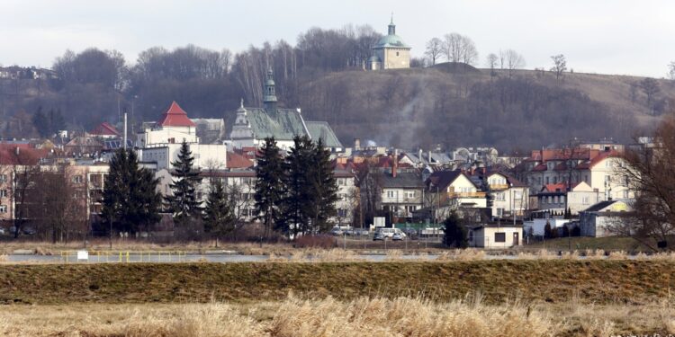 29.01.2016 Pińczów. Widok na miasto od strony Nidy. / Jarosław Kubalski / Radio Kielce