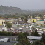 30.09.2016 Sandomierz. Targ. Targowisko. Bazar. W tle Góry Pieprzowe. / Jarosław Kubalski / Radio Kielce