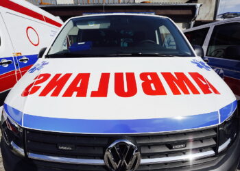 24.08.2017 Kielce. 12 nowych karetek dla Świętokrzyskie Centrum Ratownictwa Medycznego i Transportu Sanitarnego. / Jarosław Kubalski  /  Radio Kielce / Nowe karetki dla Świętokrzyskie Centrum Ratownictwa Medycznego i Transportu Sanitarnego.