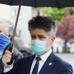 02.05.2020 Kielce. Święto Flagi. Uroczystości pod pamiątkową tablicą przy kościele p.w św. Franciszka z Asyżu. Senator Krzysztof Słoń / Jarosław Kubalski / Radio Kielce