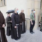 02.05.2020 Kielce. Święto Flagi. Uroczystości pod pamiątkową tablicą przy kościele p.w św. Franciszka z Asyżu / Jarosław Kubalski / Radio Kielce