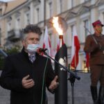 12.05.2020 Kielce. Plac Wolności. Uroczystości w 85. rocznicę śmierci Marszałka Józefa Piłsudskiego. Senator Krzysztof Słoń / Jarosław Kubalski / Radio Kielce