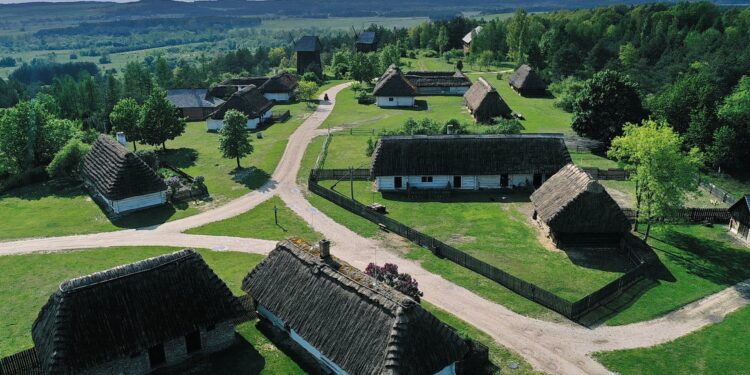 14.05.2020 Tokarnia. Muzeum Wsi Kieleckiej - Park Etnograficzny / Jarosław Kubalski / Radio Kielce