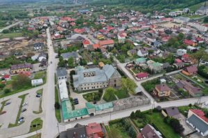 15.05.2020 Chęciny. Widok na miasto. Klasztor Franciszkanów / Jarosław Kubalski / Radio Kielce