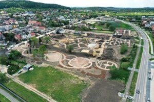 19.05.2020 Chęciny. Park. Budowa parku miejskiego / Jarosław Kubalski / Radio Kielce