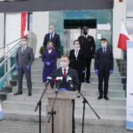 04.05.2020 Kielce. Konferencja w WFOŚiGW dotycząca programów dla OSP. Przemawia prezes WFOŚiGW Ryszard Gliwiński. Za nim od lewej: senator Krzysztof Słoń, wiceminister sportu Anna Krupka, poseł Agata Wojtyszek i poseł Bartłomiej Dorywalski. Z tyłu wiceprezes WFOŚiGW Grzegorz Socha i Świętokrzyski Komendant Wojewódzki Państwowej Straży Pożarnej bryg. Krzysztof Ciosek / Jarosław Kubalski / Radio Kielce