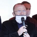 30.05.2020 Staszów. Akcja Bezpieczne Powiaty Świętokrzyskie Plus. Przekazanie  środków ochrony osobistej. Wicemarszałek Marek Bogusławski / Jarosław Kubalski / Radio Kielce