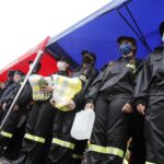 30.05.2020 Staszów. Akcja Bezpieczne Powiaty Świętokrzyskie Plus. Przekazanie  środków ochrony osobistej / Jarosław Kubalski / Radio Kielce