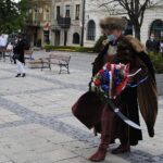 03.05.2020. Sandomierz. Obchody 229. rocznicy uchwalenia Konstytucji 3 Maja. Na zdjęciu: Karol Bury - kasztelan Chorągwi Rycerstwa Ziemi Sandomierskiej / Grażyna-Szlęzak-Wójcik / Radio Kielce