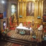 10.05.2020. Kielce. Bazylika katedralna. Msza św. Na zdjęciu (w środku): ks. Marcin Polak, z prawej: ks. Mirosław Kowalski / Marlena Płaska / Radio Kielce