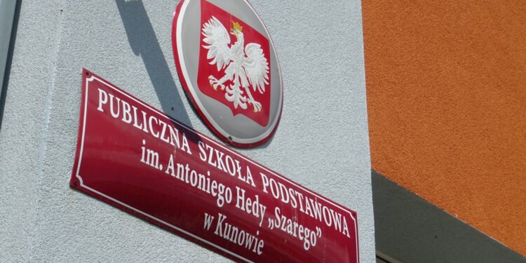 Kunów. Publiczna Szkoła Podstawowa im. Antoniego Hedy „Szarego" / Emilia Sitarska / Radio Kielce
