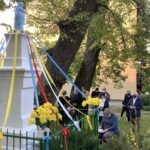 02.05.2020. Święcica. Majówka przy kapliczce. We wspólnej modlitwie z mieszkańcami Święcicy wzięli udział posłowie Krzysztof Lipiec, Marek Kwitek, przewodniczący sejmiku województwa świętokrzyskiego Andrzej Pruś. / Małgorzata Pruś