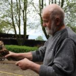 02.05.2020. Złota. Ptasim Azylu „Ptakolub”. Na zdjęciu: Tadeusz Ptak - właściciel ośrodka Ptasi Azyl „Ptakolub” / Marta Gajda