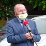 23.05.2020 Opatów. Przekazanie środków ochrony osobistej oraz kamizelek odblaskowych instytucjom z terenu powiatu. Na zdjęciu: Marek Bogusławski - wicemarszałek województwa / Emilia Sitarska / Radio Kielce