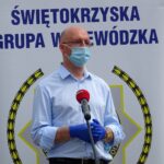 23.05.2020 Opatów. Przekazanie środków ochrony osobistej oraz kamizelek odblaskowych instytucjom z terenu powiatu. Na zdjęciu: wiceminister Piotr Wawrzyk / Emilia Sitarska / Radio Kielce