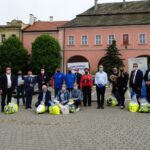 23.05.2020 Opatów. Przekazanie środków ochrony osobistej oraz kamizelek odblaskowych instytucjom z terenu powiatu / Emilia Sitarska / Radio Kielce