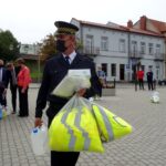 23.05.2020 Opatów. Przekazanie środków ochrony osobistej oraz kamizelek odblaskowych instytucjom z terenu powiatu. Na zdjęciu: Jerzy Potocki – komendant Straży Miejskiej w Opatowie / Emilia Sitarska / Radio Kielce
