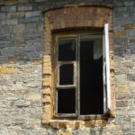 19.05.2020. Ostrowiec Św. Budynek przy ulicy Osadowej, w którym powstaną mieszkania socjalne / Emilia Sitarska / Radio Kielce