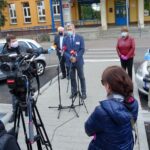 04.05.2020. Ostrowiec Św. Konferencja dyrekcji szpitala dotycząca sytuacji w stacji dializ / Emilia Sitarska / Radio Kielce