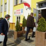 Ostrowiec Św. Przekazanie płynów do dezynfekcji do Domu Ulgi w Cierpieniu imienia św. Jana Pawła II / Emilia Sitarska / Radio Kielce