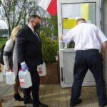 Ostrowiec Św. Przekazanie płynów do dezynfekcji do Domu Ulgi w Cierpieniu imienia św. Jana Pawła II / Emilia Sitarska / Radio Kielce