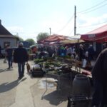 02.05.2020. Ostrowiec Świętokrzyski. Targowisko miejskie w czasie pandemii / Emilia Sitarska / Radio Kielce