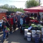 02.05.2020. Ostrowiec Świętokrzyski. Targowisko miejskie w czasie pandemii / Emilia Sitarska / Radio Kielce