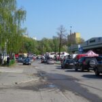 02.05.2020. Ostrowiec Świętokrzyski. Targowisko miejskie w czasie pandemii / Emilia Sitarska / Radio Kielce