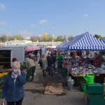 02.05.2020. Ostrowiec Świętokrzyski. Targowisko miejskie w czasie pandemii / Emilia Sitarska / Radio Kielce