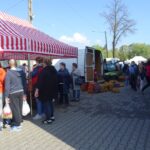 02.05.2020. Ostrowiec Świętokrzyski. Targowisko miejskie w czasie pandemii / Emilia Sitarska / Radio Kielce