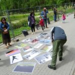 18.05.2020. Ostrowiec Św. Wystawa fotografii Fotoklubu MCK w Parku Miejskim im. Józefa Piłsudskiego / Emilia Sitarska / Radio Kielce