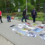 18.05.2020. Ostrowiec Św. Wystawa fotografii Fotoklubu MCK w Parku Miejskim im. Józefa Piłsudskiego / Emilia Sitarska / Radio Kielce