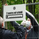 18.05.2020. Ostrowiec Św. Wystawa fotografii Fotoklubu MCK w Parku Miejskim im. Józefa Piłsudskiego / Emilia Sitarska / Radio Kielce