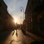 09.05.2020 Kielce. Zachód słońca nad ulicą Sienkiewicza / Wiktor Taszlow / Radio Kielce