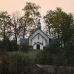 01.05.2020. Kostomłoty. Kaplica Przemienienia Pańskiego. Góra Świętego Jana. Kamieniołom Mogiłki / Wiktor Taszłow / Radio Kielce