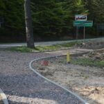 30.04.2020. Świętokrzyski Park Narodowy. Budowa ścieżki rowerowej Święta Katarzyna - Krajno / Wiktor Taszłow / Radio Kielce