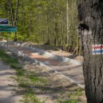 30.04.2020. Świętokrzyski Park Narodowy. Budowa ścieżki rowerowej Święta Katarzyna - Krajno / Wiktor Taszłow / Radio Kielce