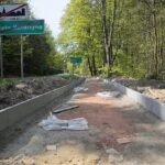 30.04.2020. Świętokrzyski Park Narodowy. Budowa ścieżki rowerowej Święta Katarzyna - Krajno / Wiktor Taszłow / Radio Kielce