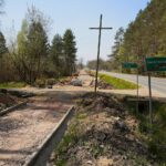 30.04.2020. Świętokrzyski Park Narodowy. Budowa ścieżki rowerowej Święta Katarzyna - Podgórze / Wiktor Taszłow / Radio Kielce