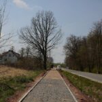 30.04.2020. Świętokrzyski Park Narodowy. Budowa ścieżki rowerowej Święta Katarzyna - Podgórze / Wiktor Taszłow / Radio Kielce